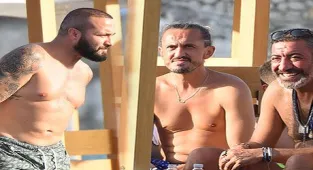 Hakan Altun ve Berkay Şahin'in konser öncesi deniz keyfi