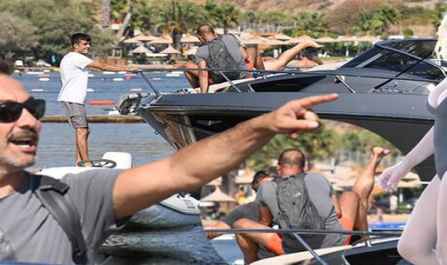 Hakan Yılmaz arkadaşını tekneye çekerken düştü