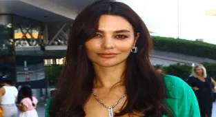 Hazal Filiz Küçükköse göz kamaştırdı
