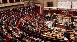 İslam Karşıtı Yasanın Onayına Tepkiler Büyüyor