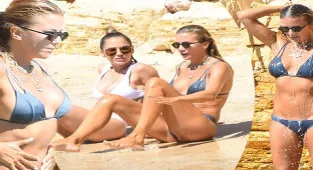 Ivana Sert'in Çeşme tatili! Kendini serin sulara bıraktı