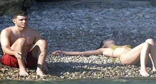 Kendall Jenner, İtalya sahillerinde objektiflere takıldı