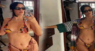 Kourtney Kardashian'dan bikinili poz