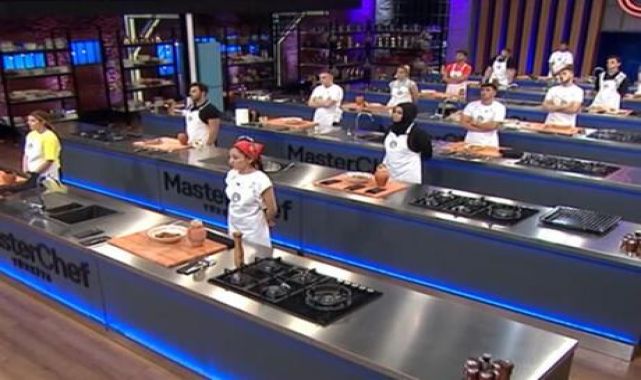MasterChef'in ilk yarışmacısı kim oldu? İşte, MasterChef Türkiye düellonun kazananı, önlüğün sahibi...