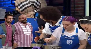 MasterChef'te büyük hata! Mehmet Şef tencereyi aldı
