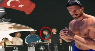 Michele Morrone lüks tekne ile Boğaz turunda
