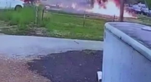 Minesota'da Evin Yanına Uçak Düştü 