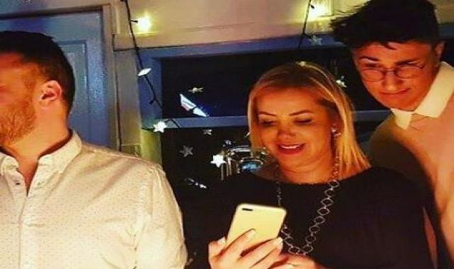 Tanyeli oğullarıyla fotoğrafını paylaştı