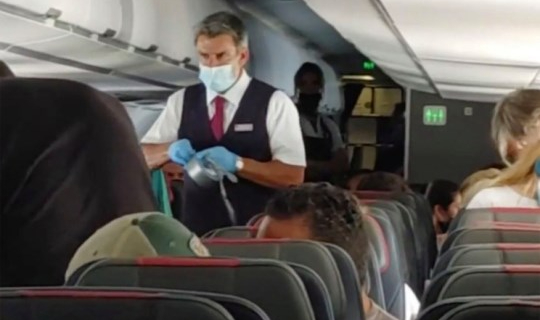 United Airlines'tan "Yolcuları Bantlamayın" Uyarısı