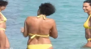 Yıllara meydan okuyan Arzum Onan tatilde