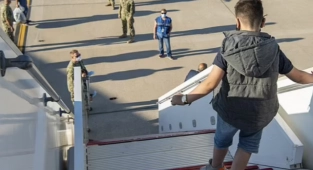 32 Californialı Öğrenci Afganistan'da Kaldı