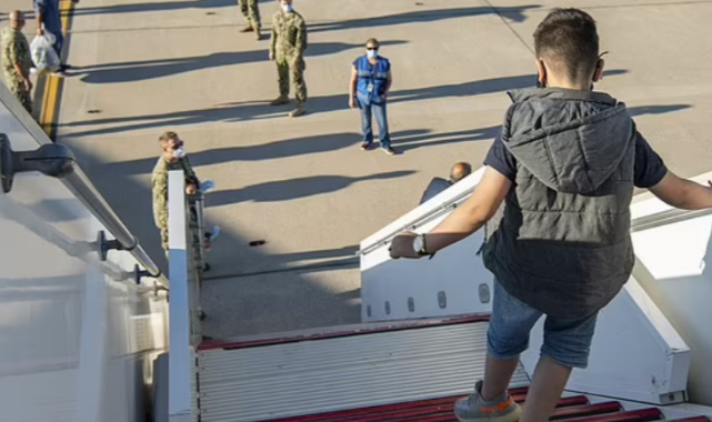 32 Californialı Öğrenci Afganistan'da Kaldı