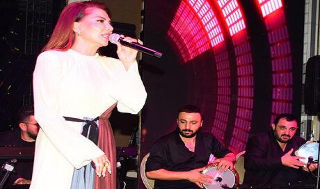Alişan def çaldı, Ebru Yaşar söyledi