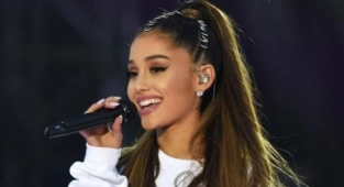 Ariana Grande Müziğe Ara Verdi