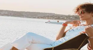 Arzum Onan'dan kumsal pozları