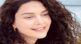 Bergüzar Korel'den karnı burnunda poz