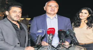 Bollywood yıldızlarını kabul etti