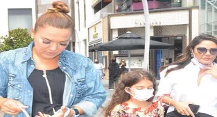 Demet Akalın ve Esra Balamir'in alışveriş keyfi