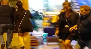 Erman Toroğlu'nun elini bıraktı!