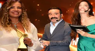 Esra Sönmezer'den Mustafa Üstündağ'a: Sunuculuğu bırakın!