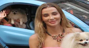 Haberler: Özge Ulusoy'un mini aracının fiyatı dudak uçuklattı