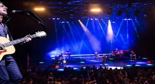 Haberler: Teoman'dan bir ilk! Harbiye konserinde 'İki Çocuk' şarkısını hem söyledi hem hikayesini anlattı