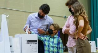 Kanada’da Trudeau Tek Başına İktidar Olamadı