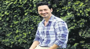 Kitap yazıyor
