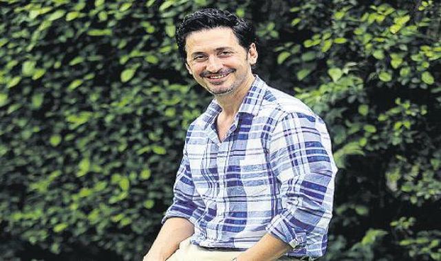 Kitap yazıyor