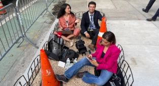 New York BM Binasının Önünde Gazetecilerin Hali