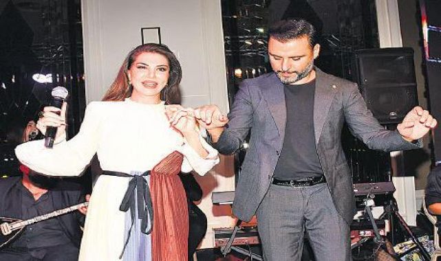 Sahnede halay çektiler