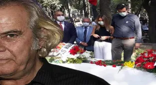 Tarık Akan ölümünün 5'inci yılında mezarı başında anıldı