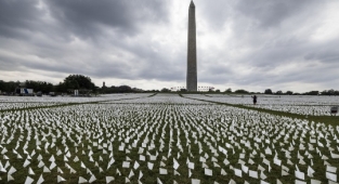 Washington 640 bin Beyaz Bayrakla Donatıldı