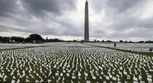 Washington 640 bin Beyaz Bayrakla Donatıldı