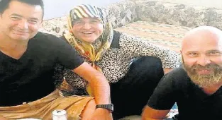 Yer sofrasında yemek yediler