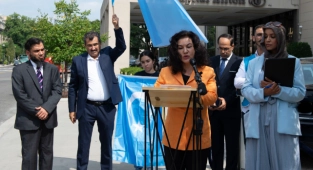 Amerikalılar Hilton'u Protesto Ediyor