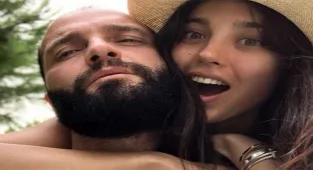 Berkay'dan eşi Özlem Ada Şahin'e: Aşk birlikte gülelim