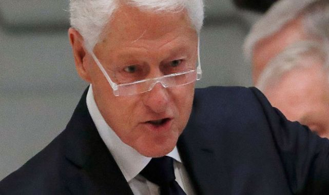 Bill Clinton Hastaneye Kaldırıldı