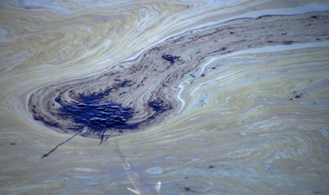California'da 126 Bin Galon Petrol, Pasifiğe Karıştı