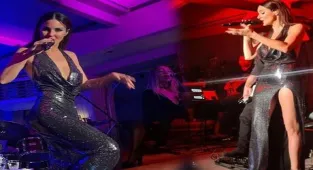 Defne Samyeli derin yırtmaçlı sahne kıyafetiyle göz kamaştırdı
