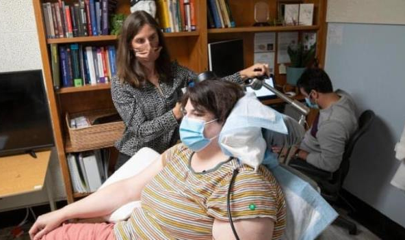 Dünyada İlk! Beynine Depresyonu Kapama Düğmesi Yerleştirildi
