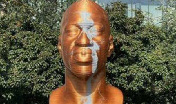 George Floyd'un Heykeline Boyalı Saldırı