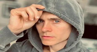 Jared Leto aşı karşıtı protestoda göz yaşartıcı gazdan etkilendi