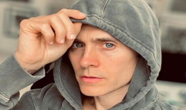 Jared Leto aşı karşıtı protestoda göz yaşartıcı gazdan etkilendi