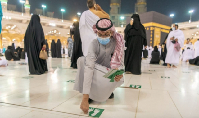 Mekke'de Kabe, tam kapasite ibadete açıldı