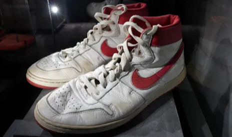 Michael Jordan'ın Ayakkabıları Rekor Fiyata Satıldı