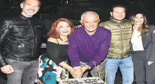 Sürpriz kutlama