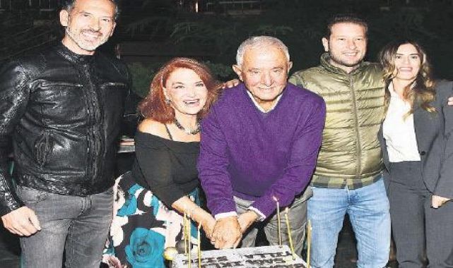 Sürpriz kutlama