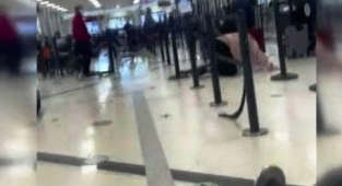 Amerika'da Havalimanında Silah Patladı