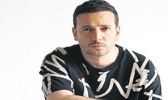 Aşk şarkısı geliyor